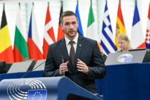 Europoslanec Uhrík obvinil unii z financování korupce na Ukrajině