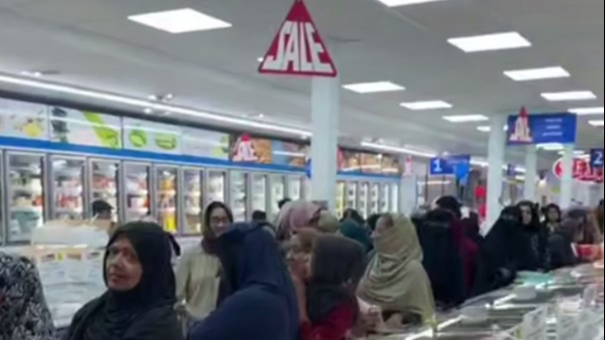 V Essexu začali muslimové organizovat segregované fronty v supermarketech