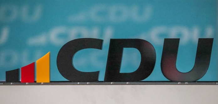 Německá CDU může zaniknout, pokud nezmění kurz, varuje šéf mládežnického křídla