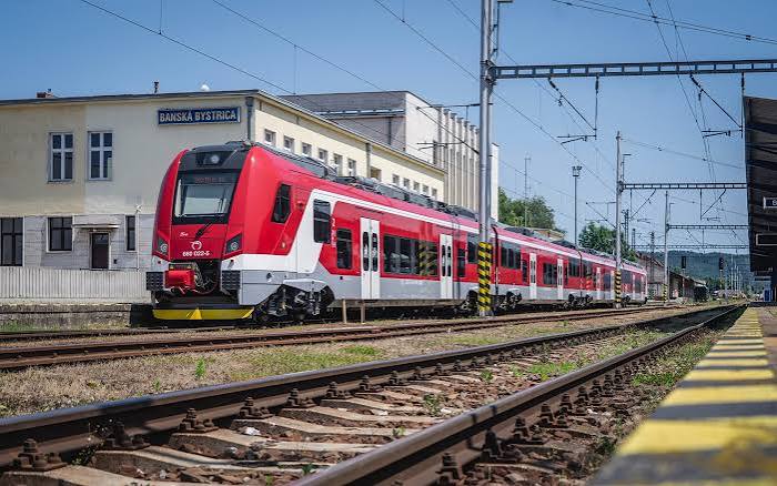 Robert Fico oznámil snížení jízdného ve vlacích o 50 procent