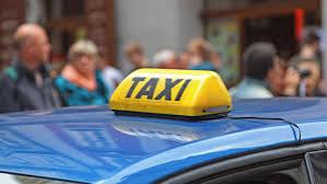 Sněmovna schválila novelu: Města mohou od taxikářů vyžadovat češtinu