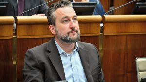 Poslanci Smeru-SD podají oznámení kvůli akci oslavující Banderu a Šuchevyče