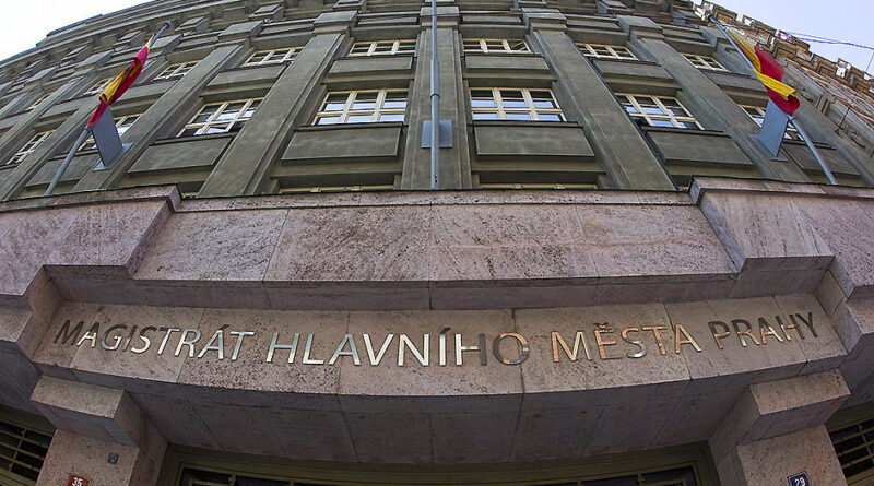 Na pražském magistrátu skončili dva úředníci obvinění z korupce