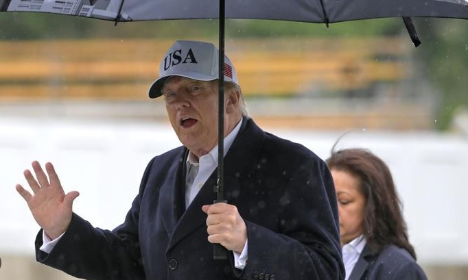 Trump uvedl, že vždy uvažuje o úderech na Írán