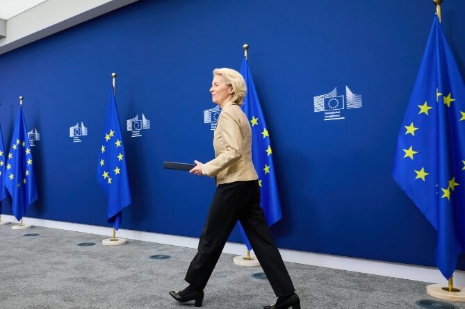 Evropská komise vyzvala státy EU k povinnému snížení spotřeby plynu a elektřiny