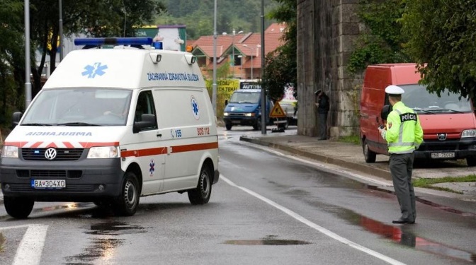 Na Slovensku zadrželi matku školáka za vyhrožování řediteli školy po útoku nožem