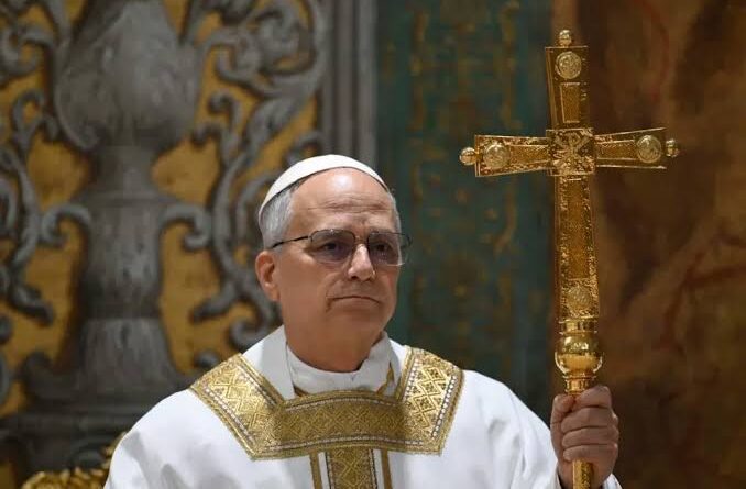 Papež Lev XIV. podstoupí v úterý večer operaci plic