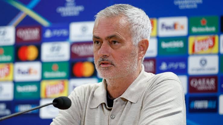 Mourinho: Na místě Viníciuse bych kvůli fanouškům opustil Real