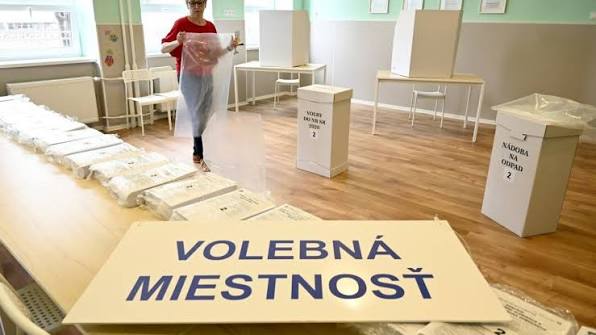 Předčasné volby na Slovensku podporuje polovina populace, Smer ztrácí na PS jen 1,7 bodu
