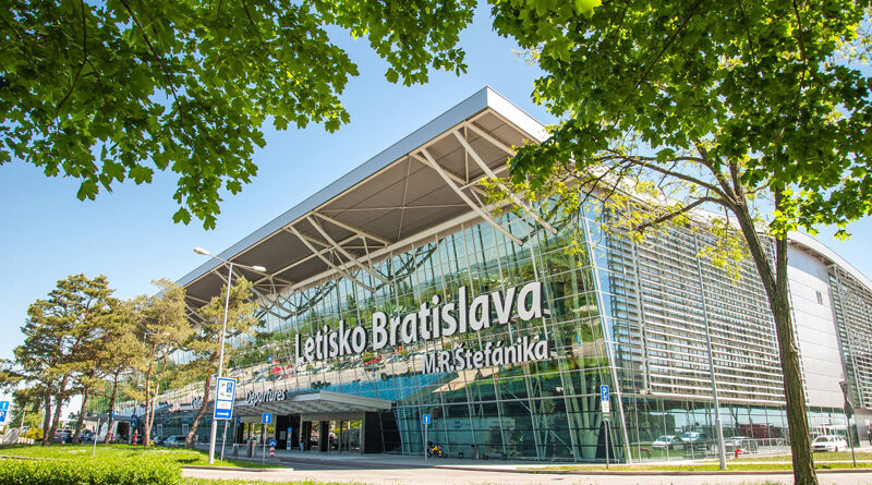 Na bratislavském letišti našli v letadle neznámou bílou látku