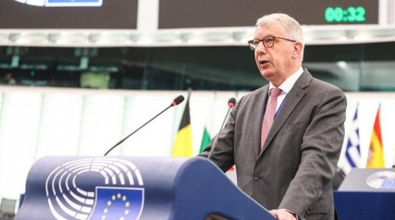 Europoslanec Kartheiser: Západní lídři šíří strach z Ruska pro vlastní autoritu